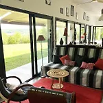 度假居 Maison Contemporaine En Bois Avec Piscine
