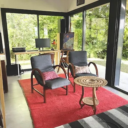 Maison Contemporaine En Bois Avec Piscine 펜션