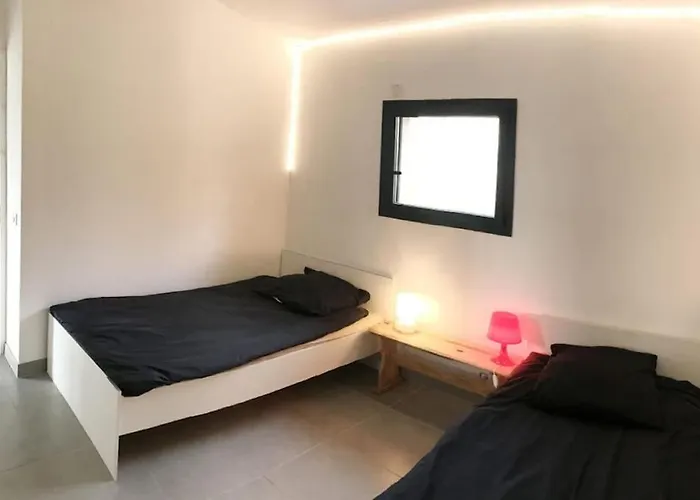 Holiday home Maison Contemporaine En Bois Avec Piscine