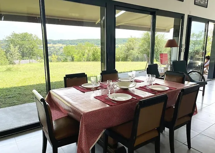 Maison Contemporaine En Bois Avec Piscine *