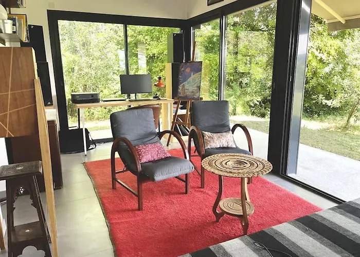 Maison Contemporaine En Bois Avec Piscine Holiday home